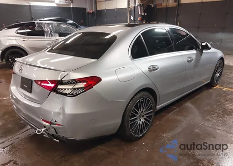 2022 Mercedes-Benz C 300 Sedan z USA, uszkodzony, nr VIN W1KAF4GB4NR049972